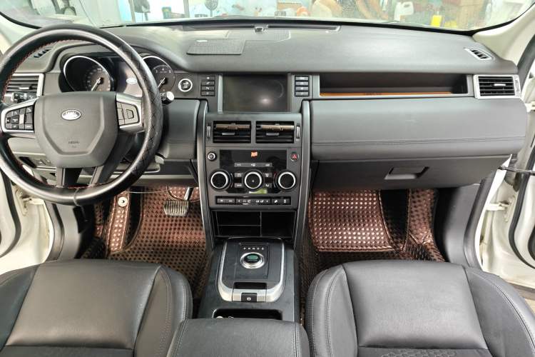 Used Land Rover Discovery Sport 2017 2.0T PURE Interior 5