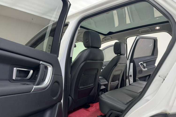 Used Land Rover Discovery Sport 2017 2.0T HSE Interior 5