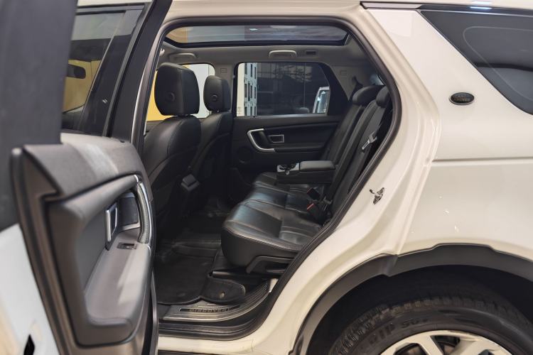 Used Land Rover Discovery Sport 2017 2.0T HSE Interior 7