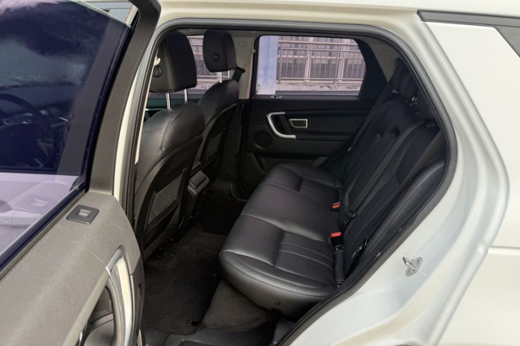 Used Land Rover Discovery Sport 2017 2.0T SE Interior 8