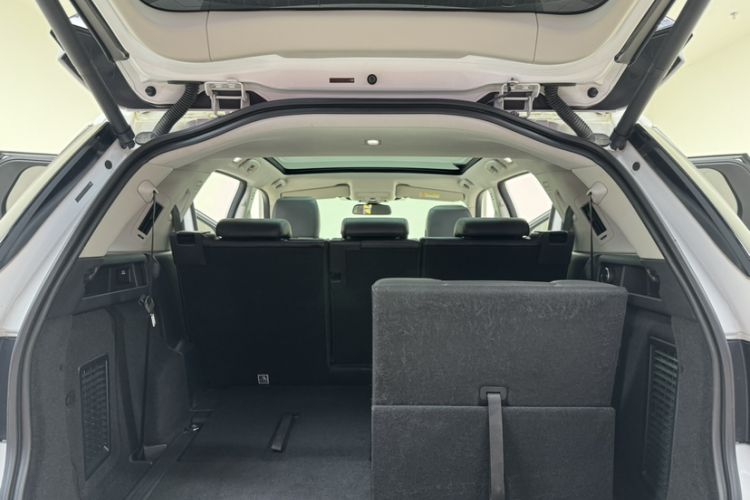 Used Land Rover Discovery Sport 2017 2.0T HSE Interior 8