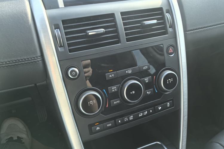 Used Land Rover Discovery Sport 2017 2.0T SE Interior 9