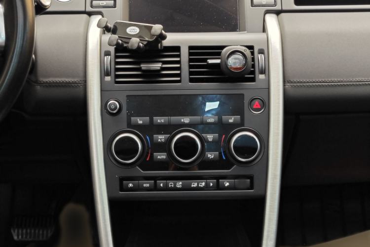 Used Land Rover Discovery Sport 2017 2.0T HSE Interior 9