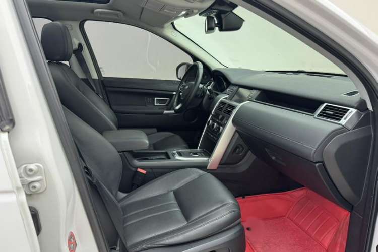 Used Land Rover Discovery Sport 2017 2.0T HSE Interior 9
