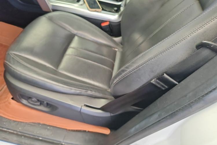 Used Land Rover Discovery Sport 2017 2.0T SE Left Front Seat