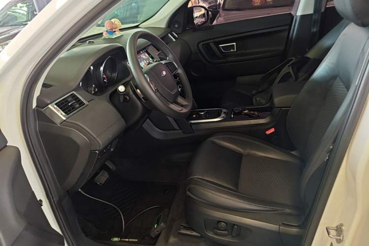 Used Land Rover Discovery Sport 2017 2.0T PURE Left Front Seat