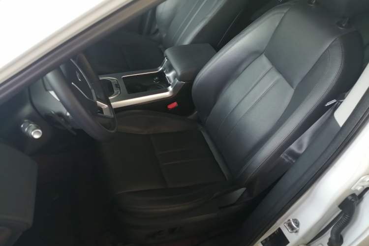 Used Land Rover Discovery Sport 2017 2.0T SE Left Front Seat