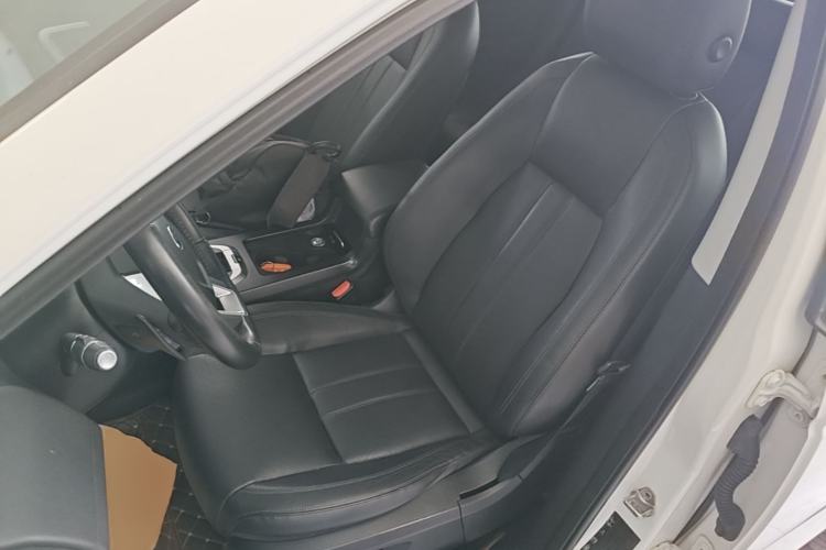Used Land Rover Discovery Sport 2017 2.0T SE Left Front Seat