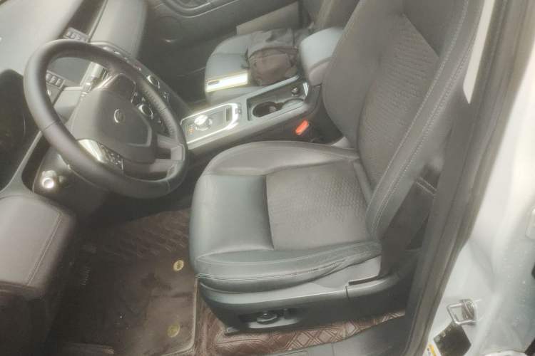 Used Land Rover Discovery Sport 2017 2.0T PURE Left Front Seat