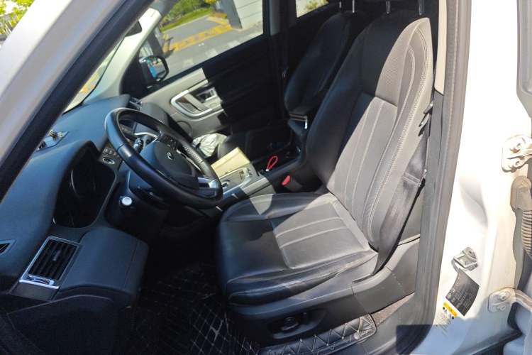 Used Land Rover Discovery Sport 2017 2.0T SE Left Front Seat
