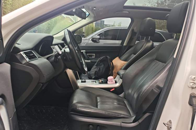 Used Land Rover Discovery Sport 2017 2.0T HSE Left Front Seat