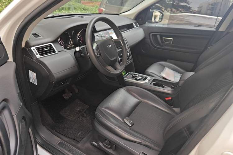 Used Land Rover Discovery Sport 2017 2.0T PURE Left Front Seat
