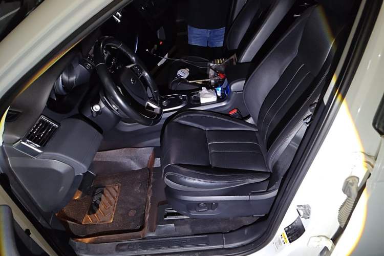 Used Land Rover Discovery Sport 2017 2.0T HSE Left Front Seat