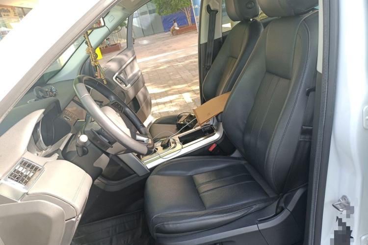 Used Land Rover Discovery Sport 2017 2.0T SE Left Front Seat