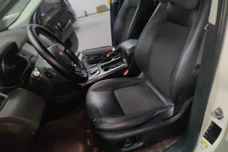 Used Land Rover Discovery Sport 2017 2.0T PURE Left Front Seat
