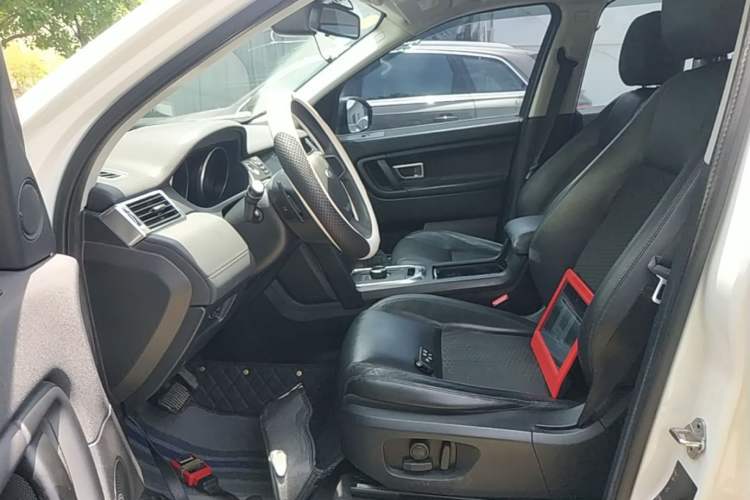 Used Land Rover Discovery Sport 2017 2.0T PURE Left Front Seat