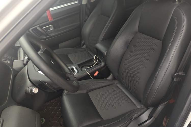 Used Land Rover Discovery Sport 2017 2.0T PURE Left Front Seat