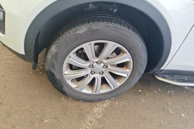 Used Land Rover Discovery Sport 2017 2.0T SE Left Front Wheel Hub