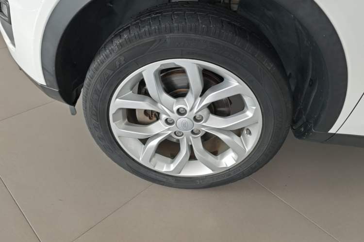 Used Land Rover Discovery Sport 2017 2.0T HSE Left Front Wheel Hub