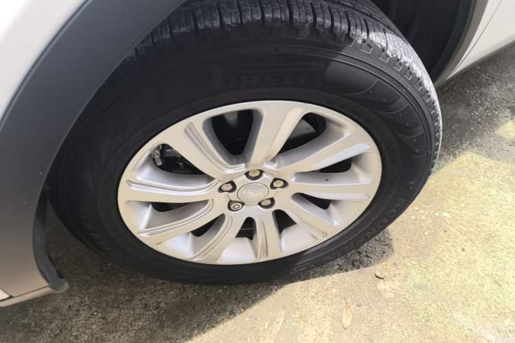 Used Land Rover Discovery Sport 2017 2.0T SE Left Front Wheel Hub