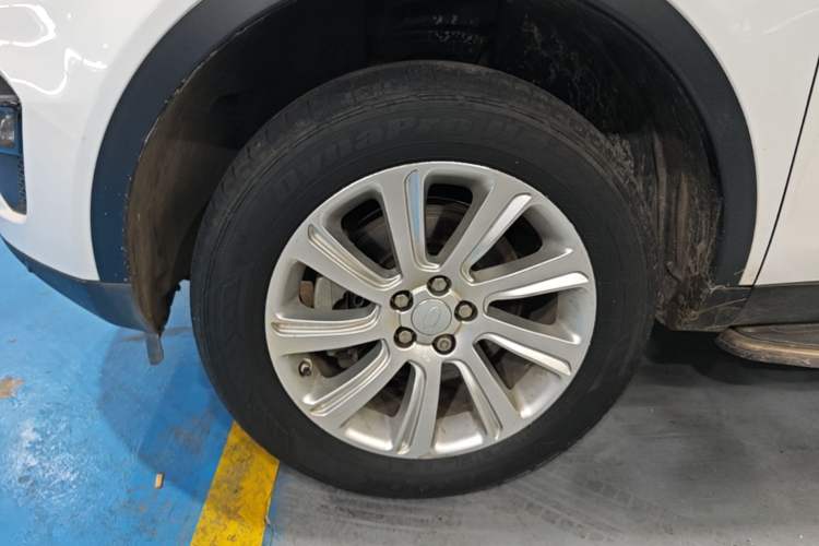 Used Land Rover Discovery Sport 2017 2.0T SE Left Front Wheel Hub