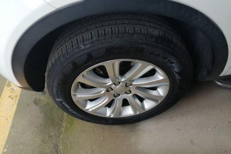 Used Land Rover Discovery Sport 2017 2.0T SE Left Front Wheel Hub