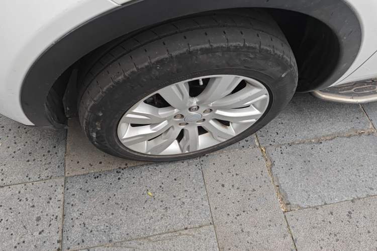 Used Land Rover Discovery Sport 2017 2.0T HSE LUXURY Left Front Wheel Hub
