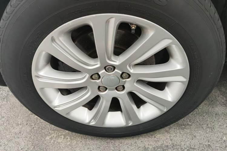 Used Land Rover Discovery Sport 2017 2.0T SE Left Front Wheel Hub