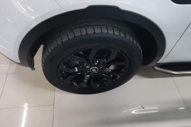 Used Land Rover Discovery Sport 2017 2.0T Cool Black Limited Edition Left Front Wheel Hub