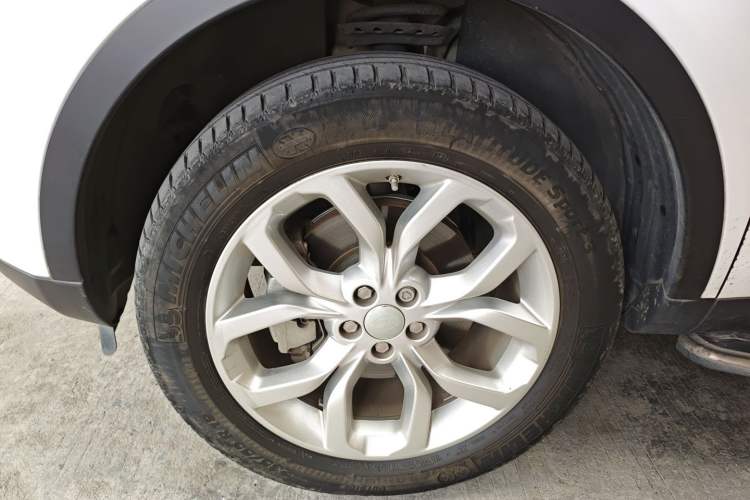 Used Land Rover Discovery Sport 2017 2.0T HSE Left Front Wheel Hub