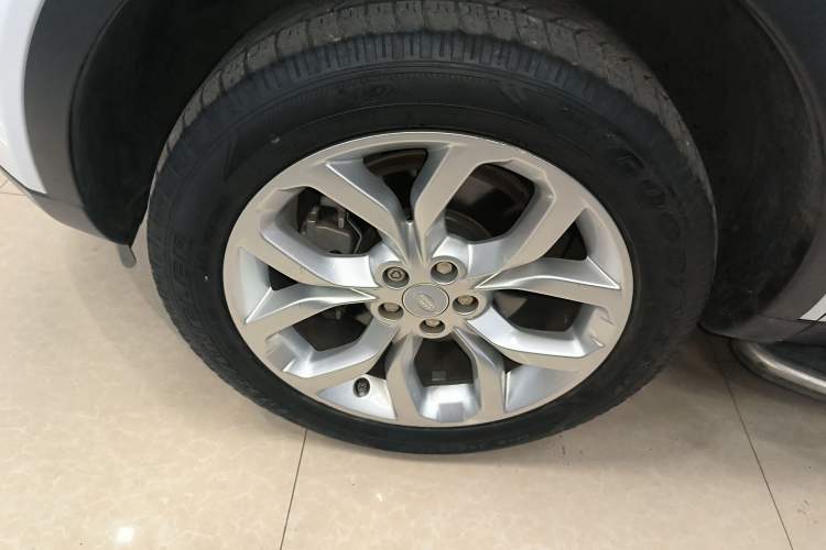 Used Land Rover Discovery Sport 2017 2.0T HSE Left Front Wheel Hub