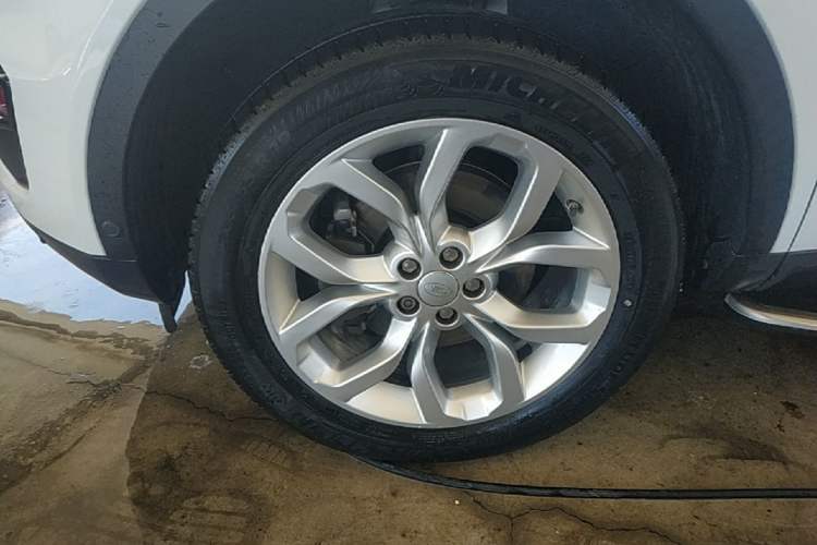 Used Land Rover Discovery Sport 2017 2.0T HSE Left Front Wheel Hub