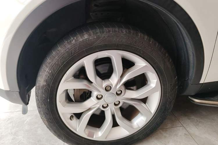Used Land Rover Discovery Sport 2017 2.0T HSE Left Front Wheel Hub