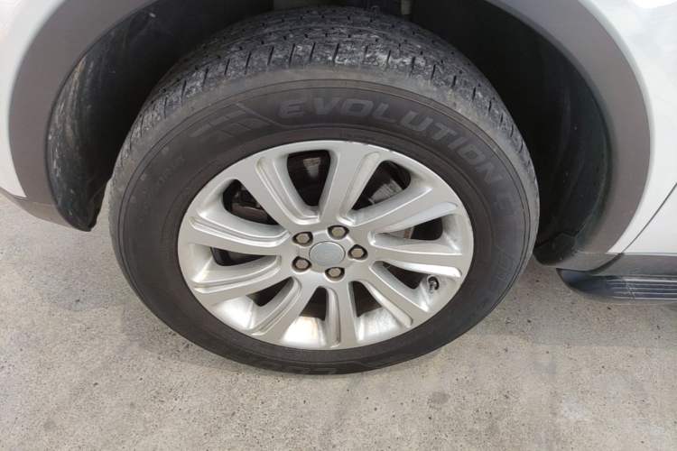 Used Land Rover Discovery Sport 2017 2.0T SE Left Front Wheel Hub