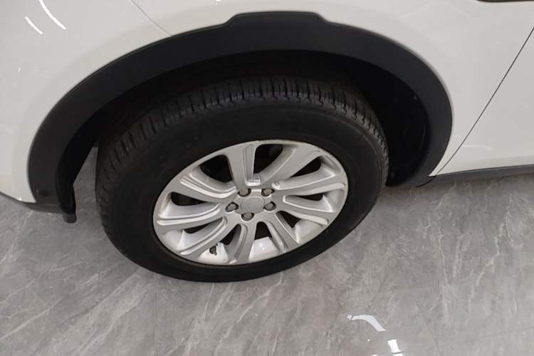 Used Land Rover Discovery Sport 2017 2.0T SE Left Front Wheel Hub