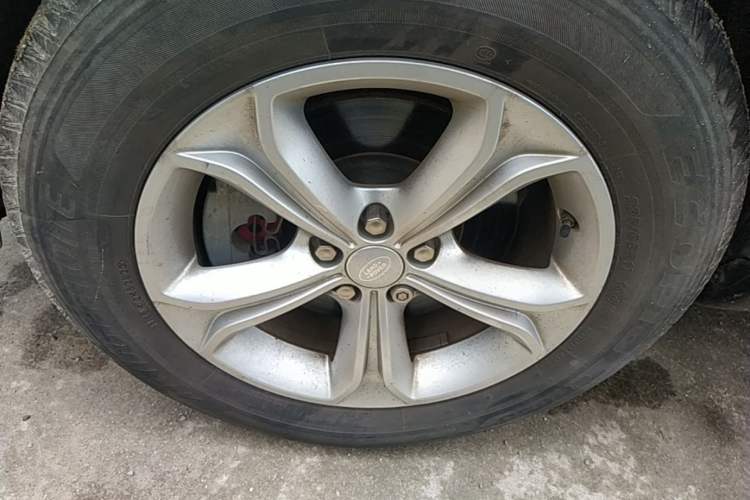 Used Land Rover Discovery Sport 2017 2.0T PURE Left Front Wheel Hub