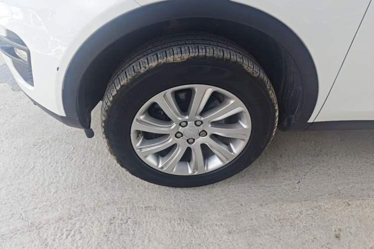 Used Land Rover Discovery Sport 2017 2.0T SE Left Front Wheel Hub