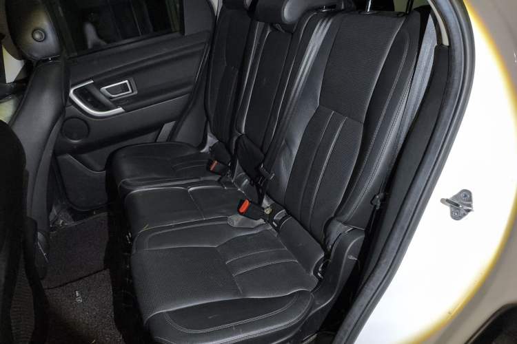 Used Land Rover Discovery Sport 2017 2.0T HSE Left Rear Seat