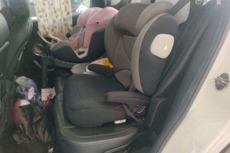 Used Land Rover Discovery Sport 2017 2.0T HSE Left Rear Seat