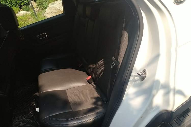 Used Land Rover Discovery Sport 2017 2.0T PURE Left Rear Seat