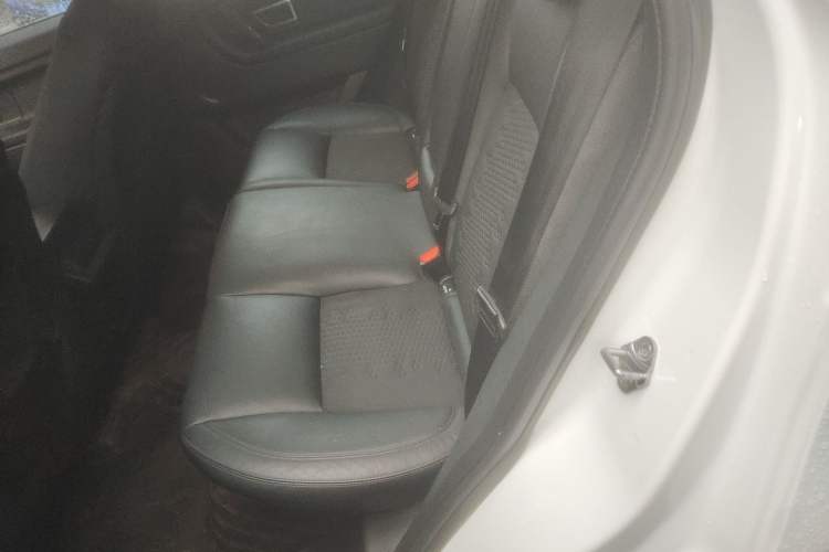 Used Land Rover Discovery Sport 2017 2.0T PURE Left Rear Seat