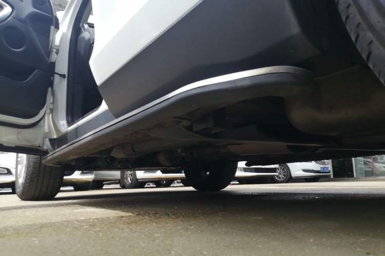 Used Land Rover Discovery Sport 2017 2.0T SE Left Side Sill