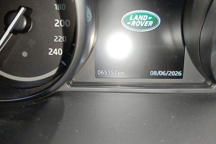 Used Land Rover Discovery Sport 2017 2.0T SE Odometer Close Up