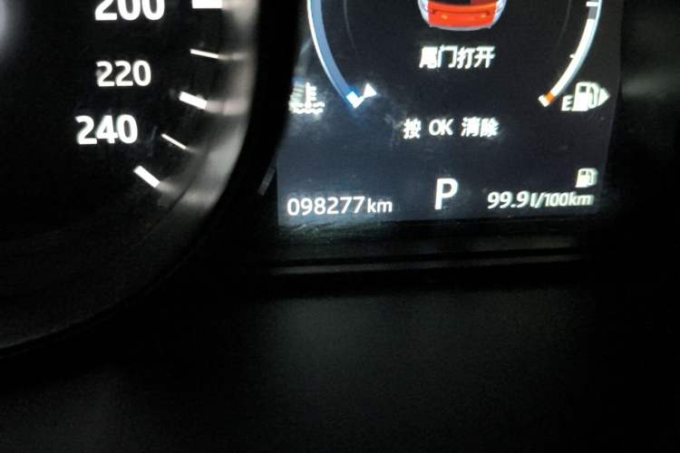 Used Land Rover Discovery Sport 2017 2.0T HSE Odometer Close Up
