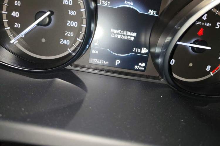 Used Land Rover Discovery Sport 2017 2.0T PURE Odometer Close Up