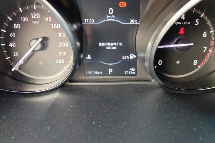Used Land Rover Discovery Sport 2017 2.0T SE Odometer Close Up
