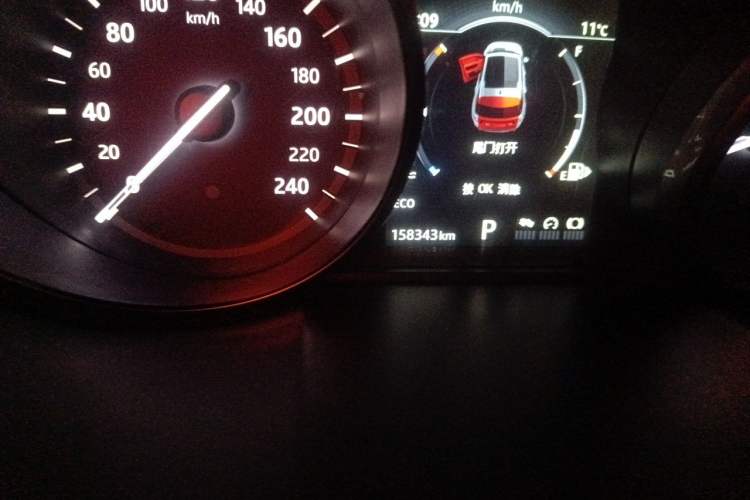 Used Land Rover Discovery Sport 2017 2.0T PURE Odometer Close Up