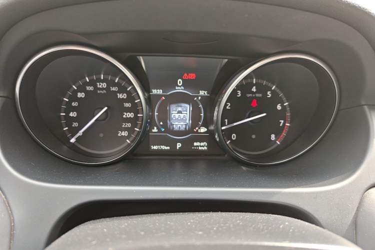 Used Land Rover Discovery Sport 2017 2.0T HSE Odometer Close Up