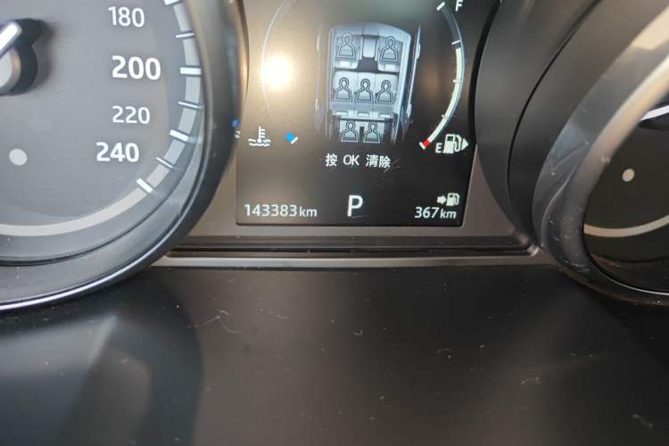 Used Land Rover Discovery Sport 2017 2.0T HSE Odometer Close Up