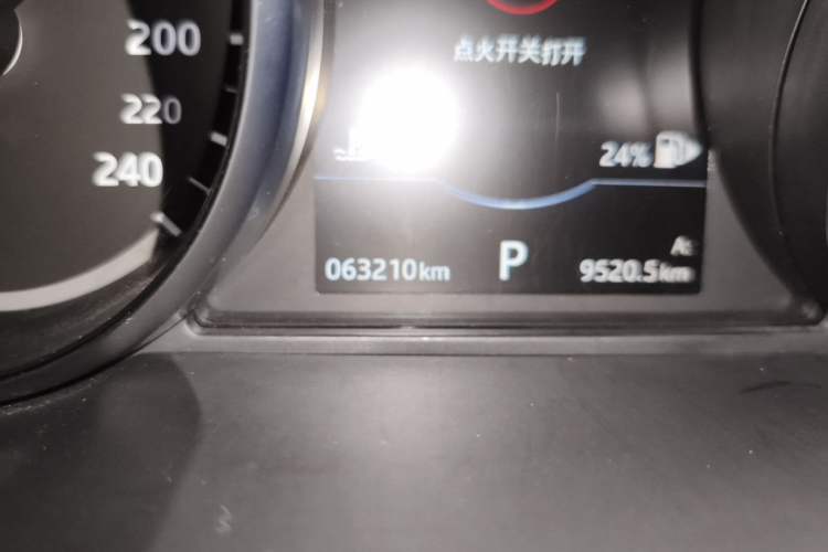 Used Land Rover Discovery Sport 2017 2.0T SE Odometer Close Up